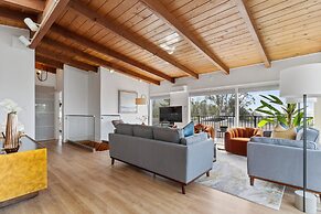 Serene Oceanview Escape With Expansive Deck 3 Bedroom Home