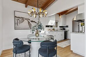 Serene Oceanview Escape With Expansive Deck 3 Bedroom Home