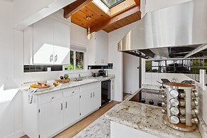 Serene Oceanview Escape With Expansive Deck 3 Bedroom Home