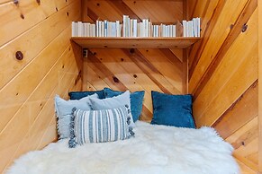 Serene Oceanview Escape With Expansive Deck 3 Bedroom Home