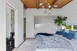 Serene Oceanview Escape With Expansive Deck 3 Bedroom Home