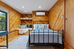 Serene Oceanview Escape With Expansive Deck 3 Bedroom Home