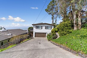 Serene Oceanview Escape With Expansive Deck 3 Bedroom Home