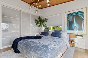 Serene Oceanview Escape With Expansive Deck 3 Bedroom Home