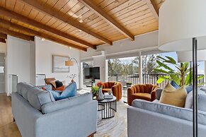 Serene Oceanview Escape With Expansive Deck 3 Bedroom Home