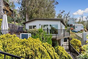 Serene Oceanview Escape With Expansive Deck 3 Bedroom Home