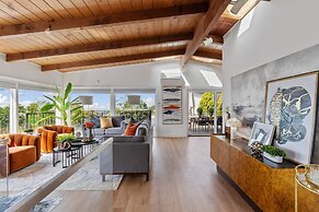 Serene Oceanview Escape With Expansive Deck 3 Bedroom Home