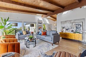 Serene Oceanview Escape With Expansive Deck 3 Bedroom Home