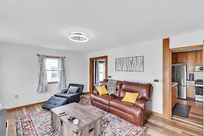 Cozy Getaway With Hot Tub, Patio & Fenced Yard 3 Bedroom Home