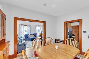 Cozy Getaway With Hot Tub, Patio & Fenced Yard 3 Bedroom Home