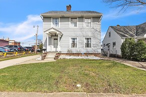 Cozy Getaway With Hot Tub, Patio & Fenced Yard 3 Bedroom Home