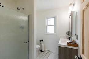 Cozy Getaway With Hot Tub, Patio & Fenced Yard 3 Bedroom Home