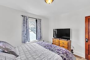 Cozy Getaway With Hot Tub, Patio & Fenced Yard 3 Bedroom Home