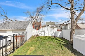 Cozy Getaway With Hot Tub, Patio & Fenced Yard 3 Bedroom Home