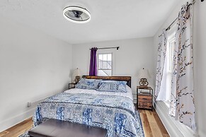 Cozy Getaway With Hot Tub, Patio & Fenced Yard 3 Bedroom Home