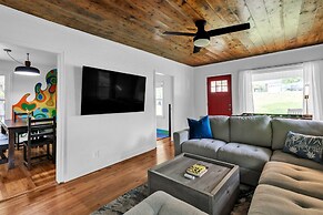 Relax And Unwind In The Heart Of Fayetteville 2 Bedroom Home