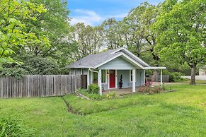 Relax And Unwind In The Heart Of Fayetteville 2 Bedroom Home