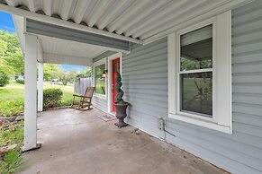 Relax And Unwind In The Heart Of Fayetteville 2 Bedroom Home