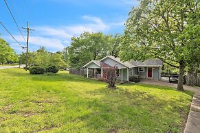 Relax And Unwind In The Heart Of Fayetteville 2 Bedroom Home