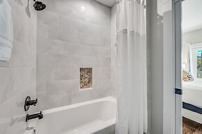 Beach House - Cottage at Indian Summer