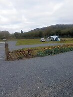 Green Dragon and Kitchen Pod - Sleeps 2 & Parking