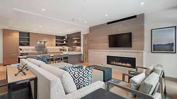 Contemporary 2 Bedroom Luxury Ski In, Ski Out Residence in Snowmass Ba