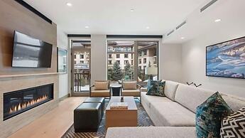 Contemporary 2 Bedroom Luxury Ski In, Ski Out Residence in Snowmass Ba