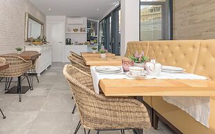 Estoril Village Guesthouse