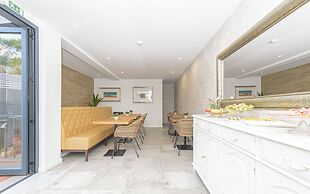 Estoril Village Guesthouse