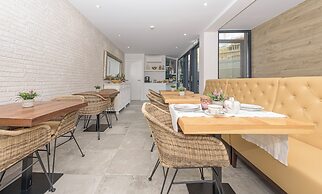 Estoril Village Guesthouse