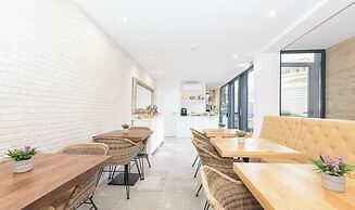 Estoril Village Guesthouse