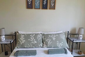 Modern Escape, Shared Pool, Private Terrace