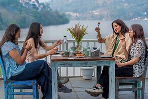 Malusara Retreat By The Lake