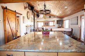 Zebra Rustic Retreat 3BR Home on Zebra Ranch