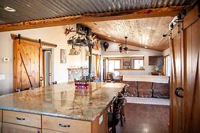Zebra Rustic Retreat 3BR Home on Zebra Ranch