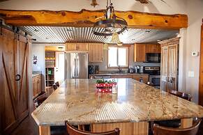 Zebra Rustic Retreat 3BR Home on Zebra Ranch