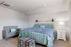 Zebra Refuge Cottage-wild Unique Prescott Stay