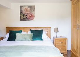 Deer Cottage at Rowden Manor - Sleeps 5 & Parking