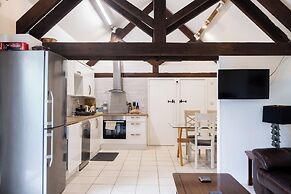 Deer Cottage at Rowden Manor - Sleeps 5 & Parking