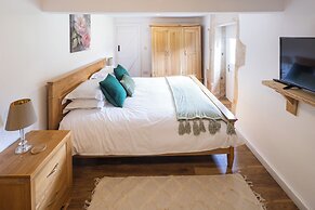 Deer Cottage at Rowden Manor - Sleeps 5 & Parking