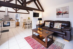 Deer Cottage at Rowden Manor - Sleeps 5 & Parking