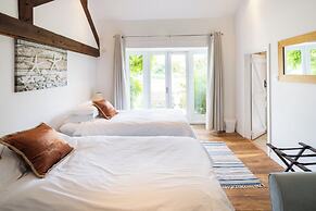 Deer Cottage at Rowden Manor - Sleeps 5 & Parking