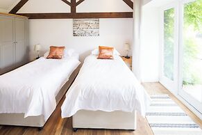 Deer Cottage at Rowden Manor - Sleeps 5 & Parking