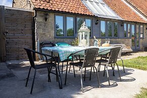 Dovecote Cottage, Rowden Manor- Sleeps 6 & Parking