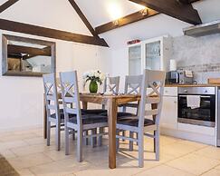 Dovecote Cottage, Rowden Manor- Sleeps 6 & Parking