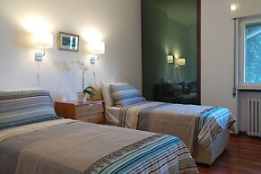 Italian Lakes Lakeside Villa With Direct Lake Access