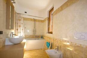 3 Bedroom Italian Lakes Apartment