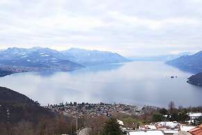 Stylish Lake Maggiore Apartment With Lake Views