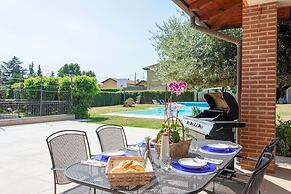 Villa Near Milan With Swimming Pool