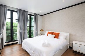 Stylish 7beds Poolhouse With Cinema & Lift - 2min to BTS